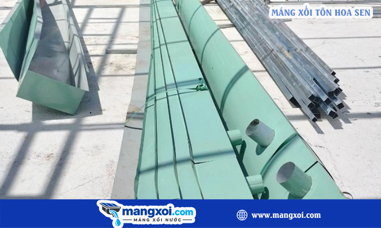 Máng xối tôn hoa sen