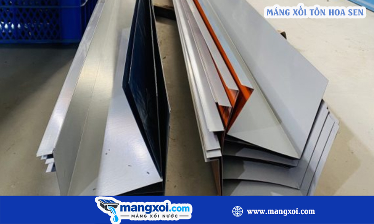 Máng xối tôn hoa sen